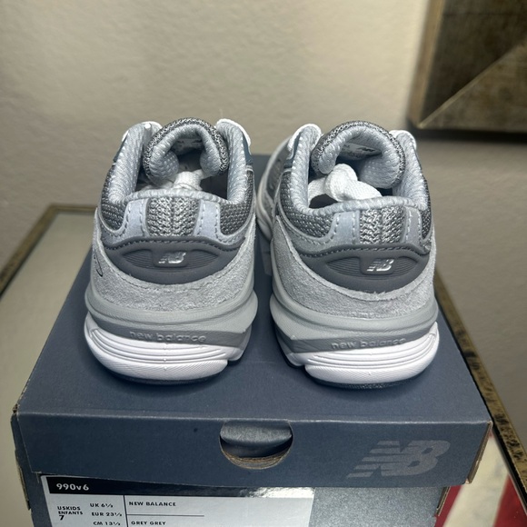 Kids New Balance Sneakers, 990v6, grey. Size 7med. - Picture 2 of 8